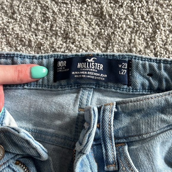 Hollister high rise mom jeans - Picture 2 of 2